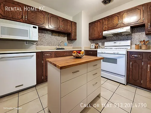 9010 W 101st St — Photo 4