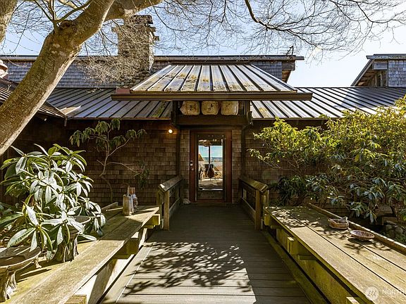 4th image of 1083 S Fort Casey Rd