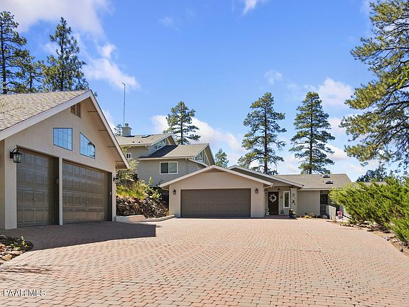 3rd image of 2405 N Williamson Valley Rd