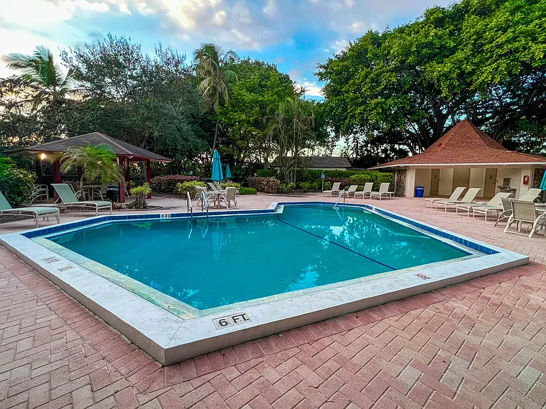 3050 N Palm Aire Dr #602 — Photo 15
