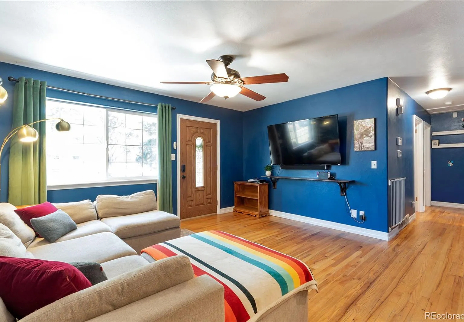 3 bed, 1.0 bath, 913 sqft, $2,100 — Photo 3
