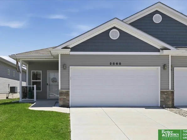 2868 Wagon Dr, Lincoln, NE 68507