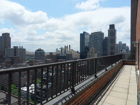 Rented by Stonehenge NYC LLC | media 9