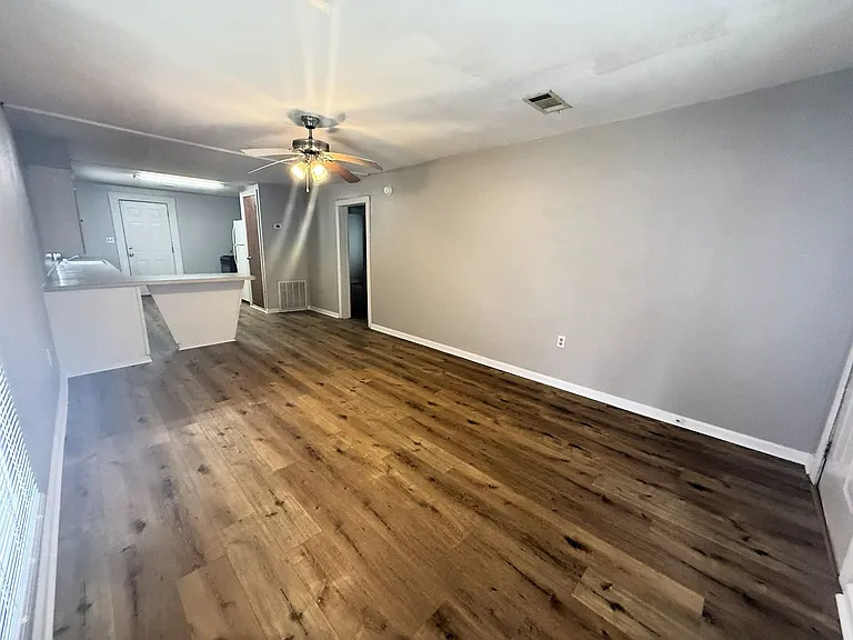 300 N Kinney Ave — Photo 4