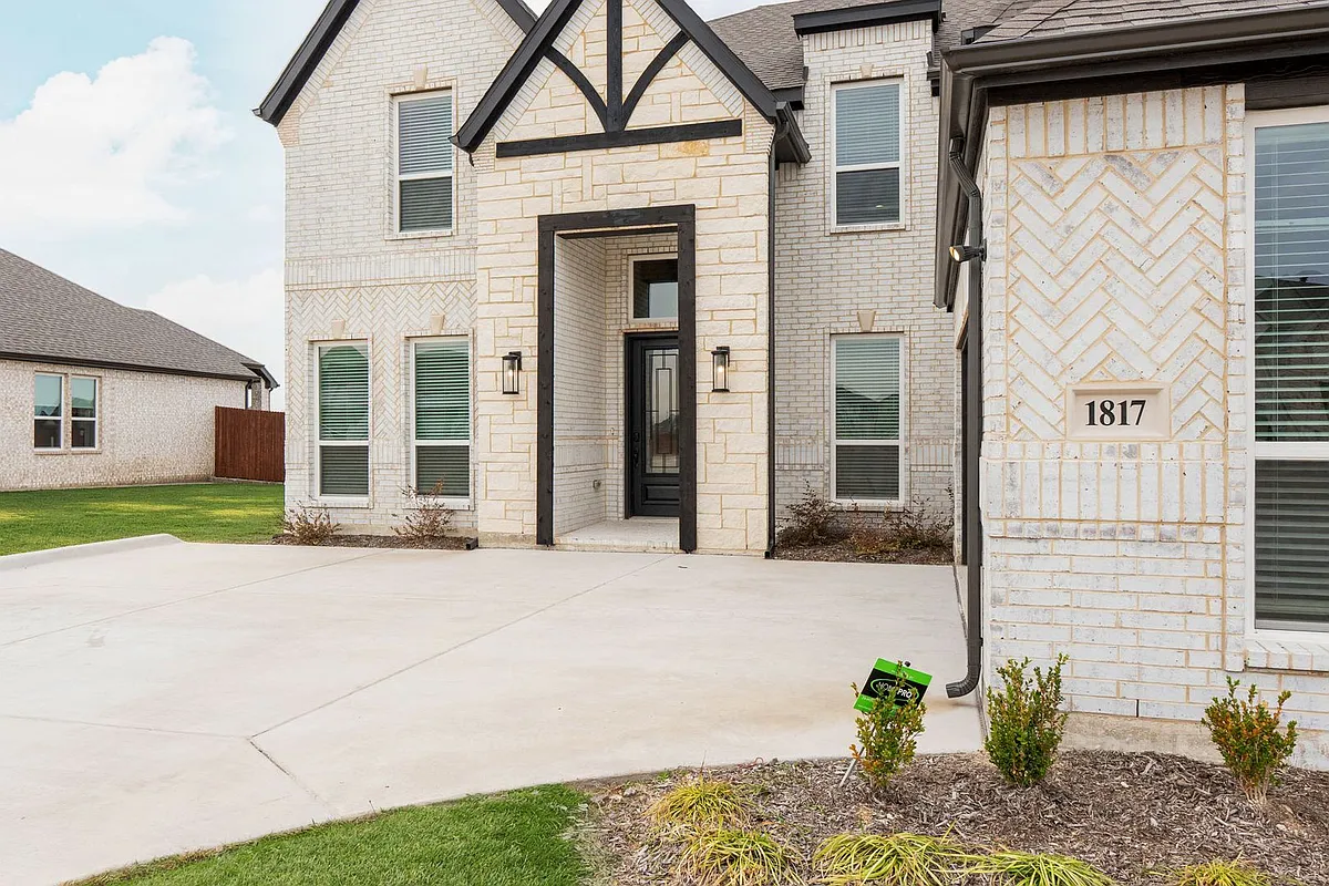 Building Photo - 1817 Hidden Creek Dr