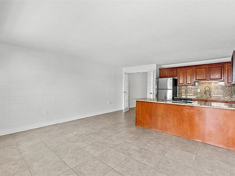 420 Tyler Ave #4-3 — Photo 8