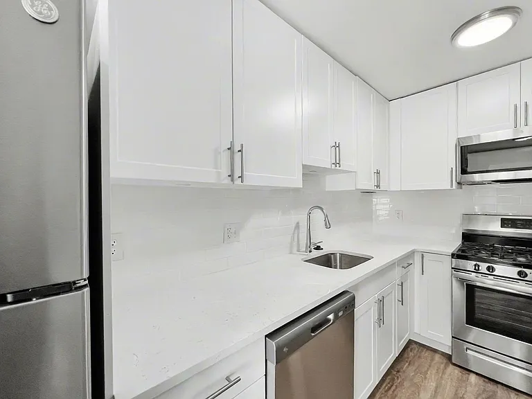514-536 Crooked Ln — Photo 10