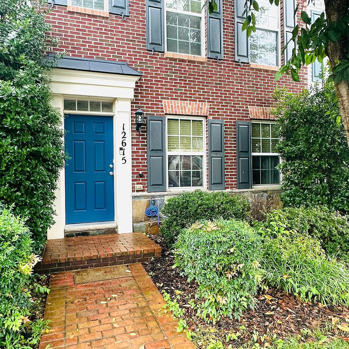 4 bed, 3.5 bath, 2560 sqft, $3,000 — Photo 2