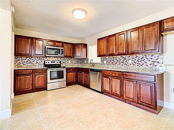 4th image of 205 Satsuma Dr