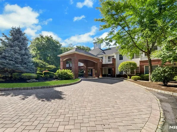 100 Ridgewood Rd APT 215, Township Of Washington, NJ 07676