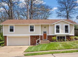 2258 Graystone Dr, Saint Charles, MO