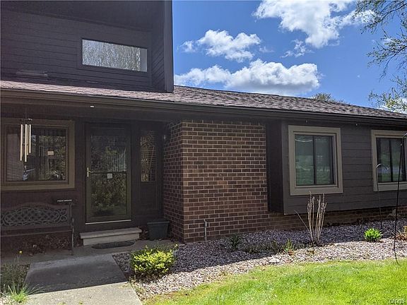 2nd image of 797 Fairway Cir