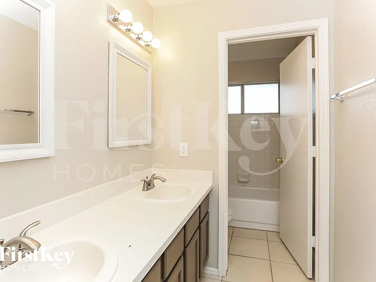 5008 Camino Del Santo Pkwy — Photo 10