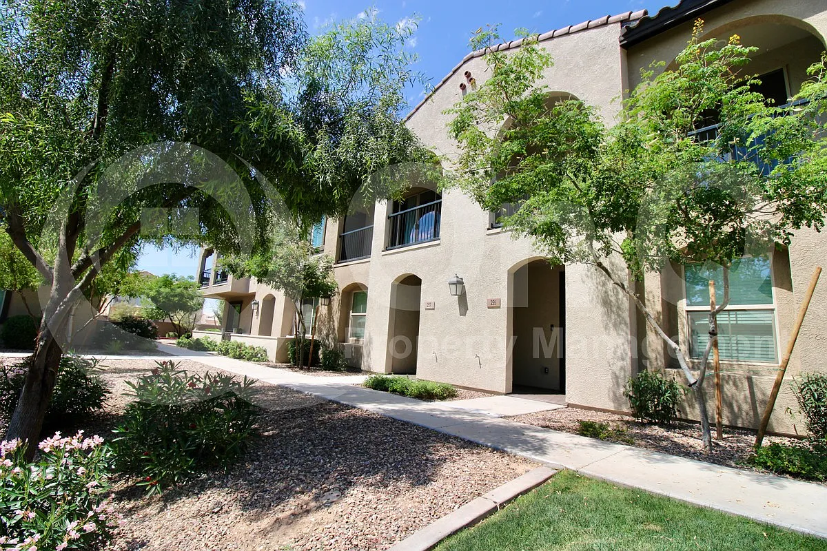 3 bed, 2.0 bath, 2021 sqft, $2,225 — Photo 2