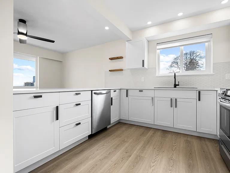 510 Comox Rd #102 — Photo 4