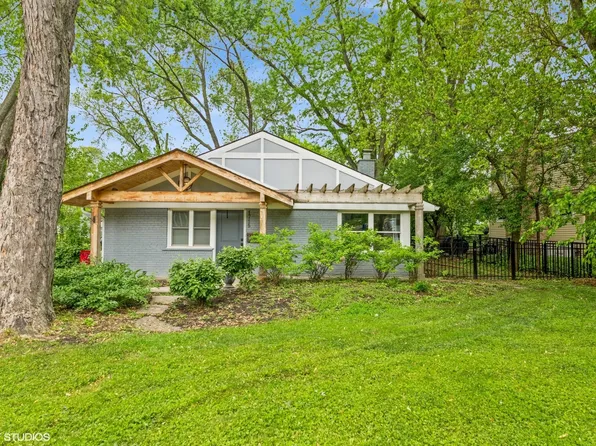 1715 Chesterfield Ave, Glen Ellyn, IL 60137