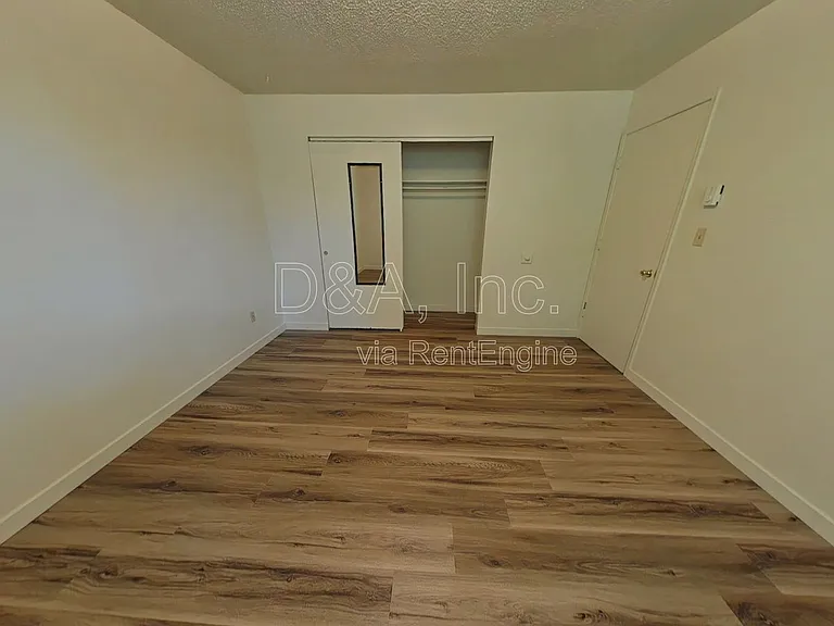 437 NW 11th St #8 — Photo 8