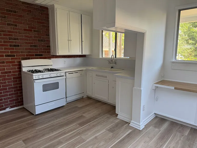 5613 E Hanbury St — Photo 3