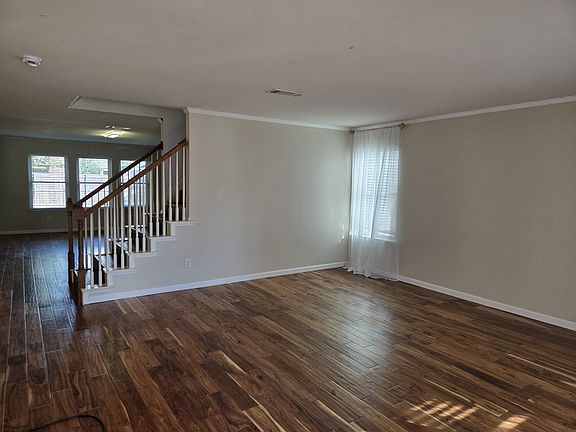 3rd image of 2914 Thistlewood Dr