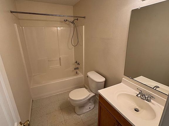4th image of 212 Gloria St APT A