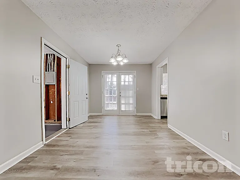 525 Windsor Dr SE — Photo 5