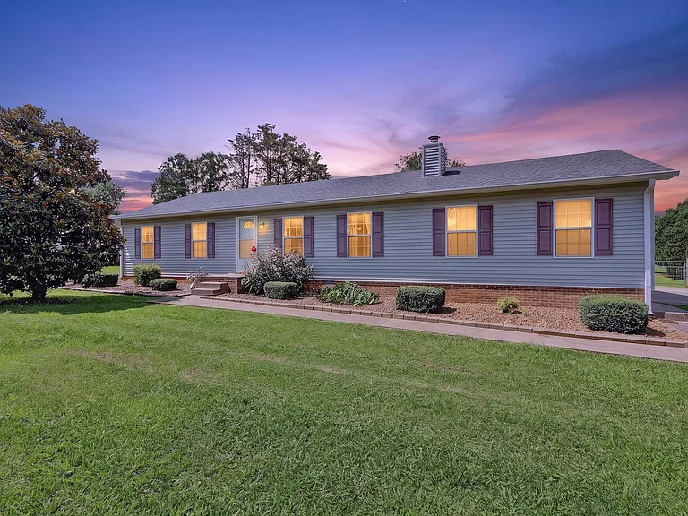 2504 Angelyn Dr — Photo 4