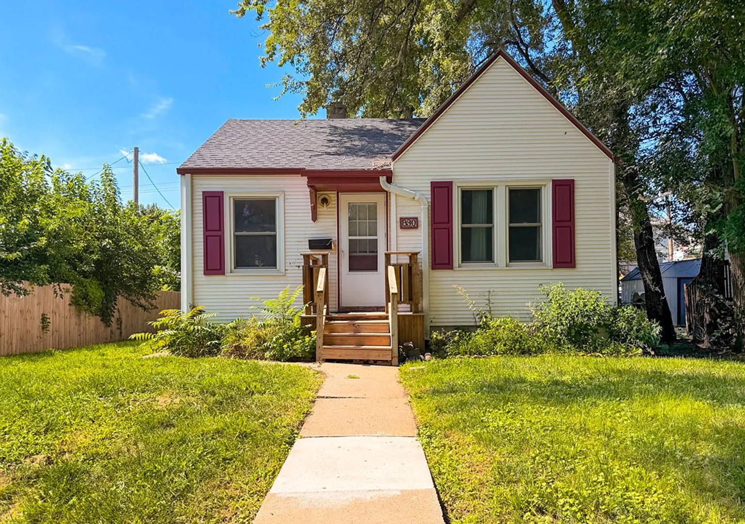 Charming 2 Bedroom Home located in Midtown! — Photo 1