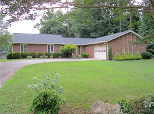 1113 Fairweather Dr, Kernersville, NC 27284