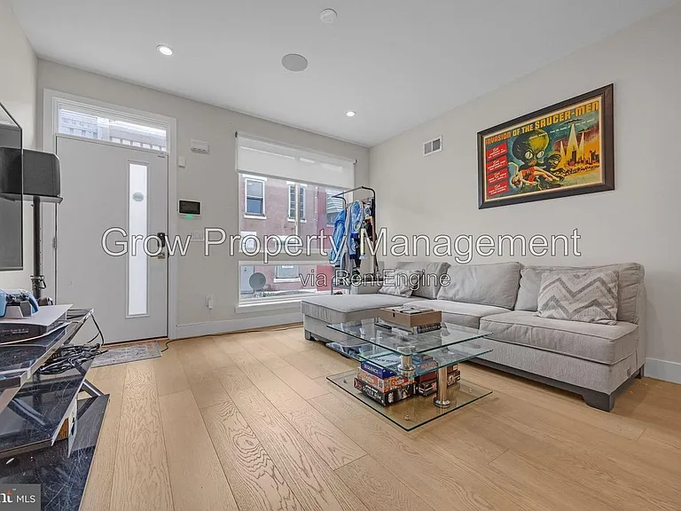 1752 N Bailey St — Photo 2