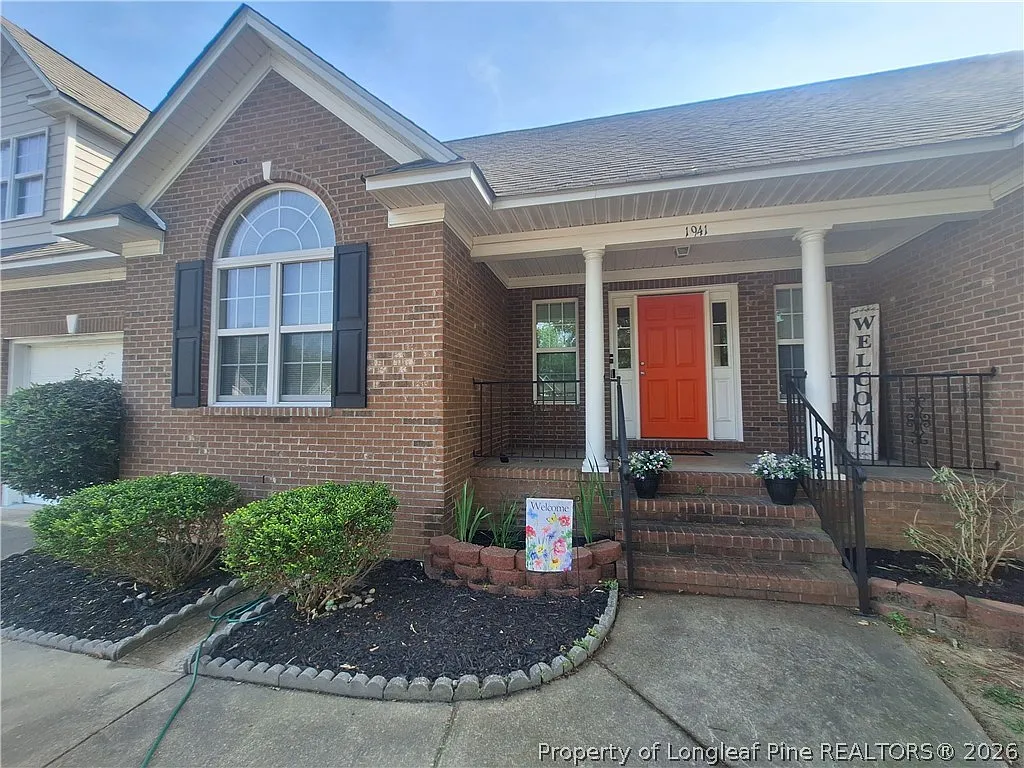 4 bed, 3.0 bath, 2408 sqft, $2,300 — Photo 3