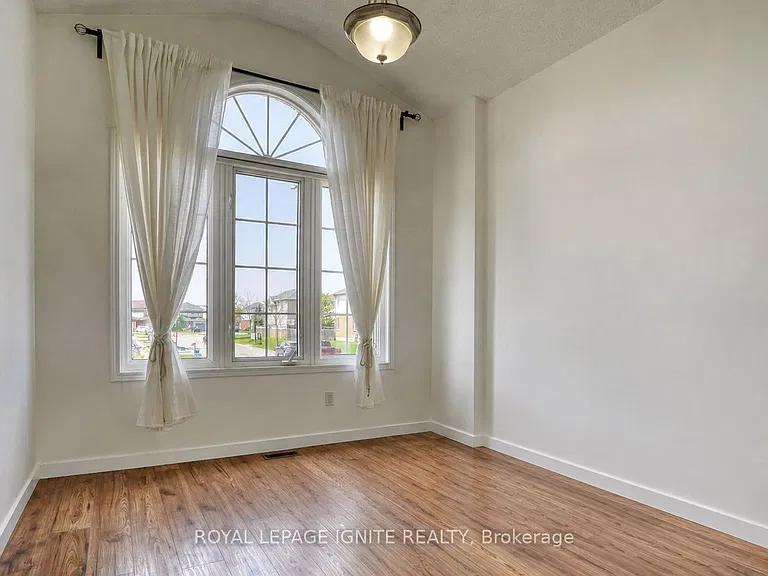 604 Woodmount Cres — Photo 18
