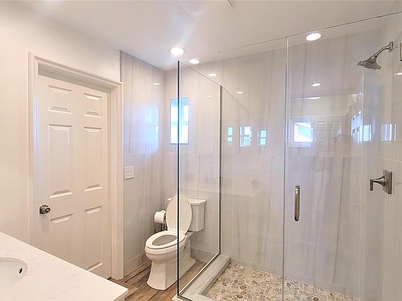 4th image of 17589 Santa Monica Cir