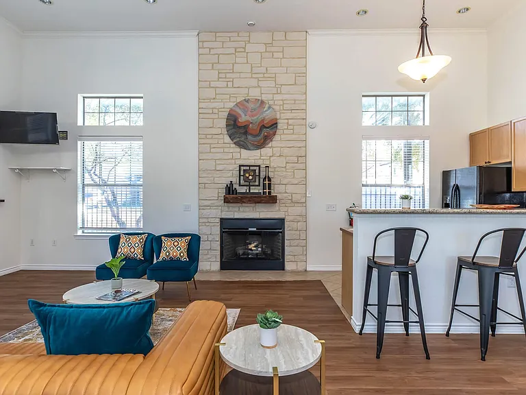 1201 S Ewing Ave — Photo 5