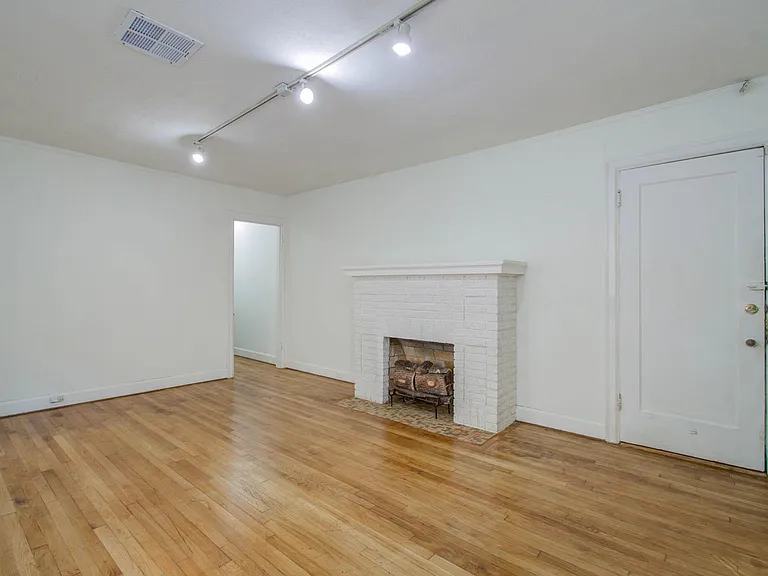 1428 Wentworth St #1 — Photo 11