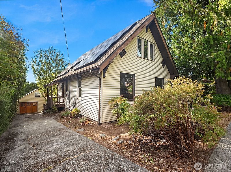 3rd image of 6827 28th Avenue NE