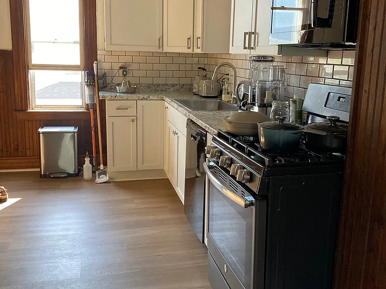 821 W Liberty St #2 — Photo 11