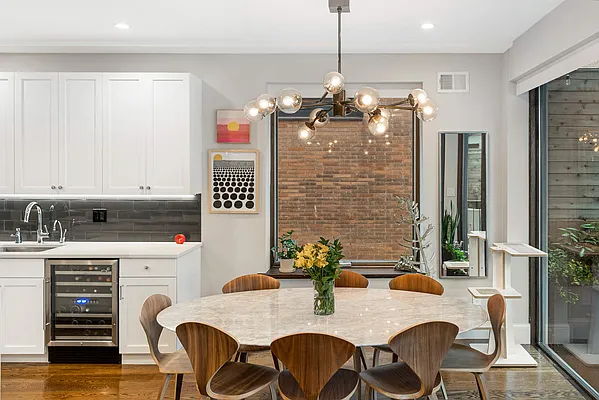 Sold by Compass | media 25