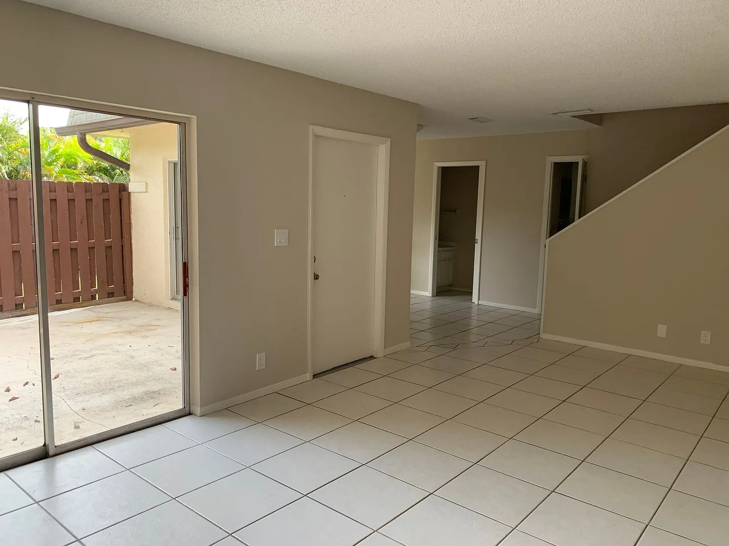 2 Bedroom 1.5 Bath 2 Story Townhouse — Photo 3