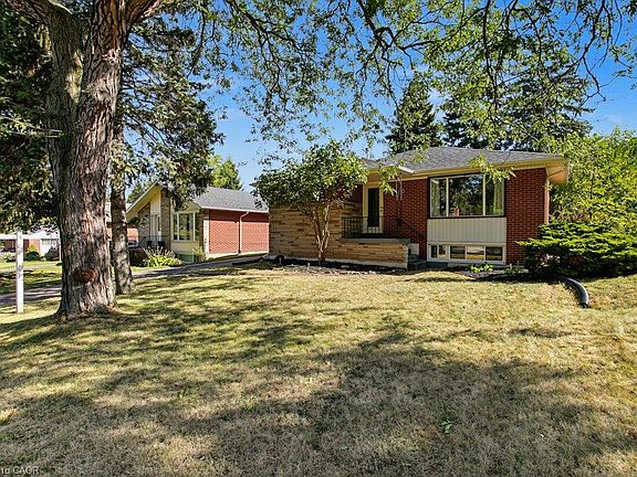 2nd image of 15 Carwyn Cres