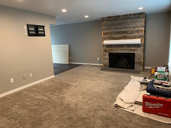 3rd image of 1305 E Hidden Creek Ct