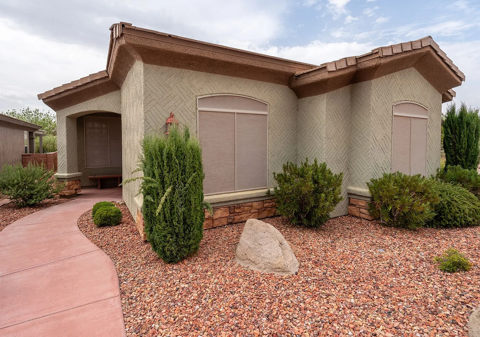 Available 10/1/26 - Furnished 3 bed, 2 Bath Home For Rent — Photo 4