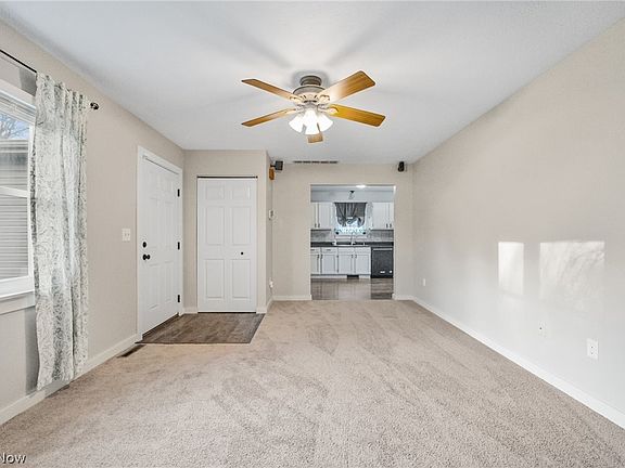 3rd image of 414 Bayberry Dr
