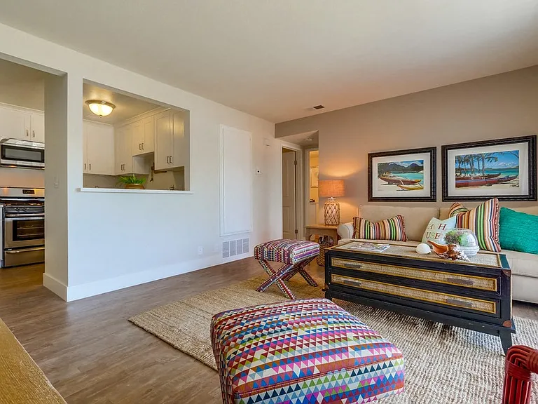 Newport Seacrest Apartments — Photo 15