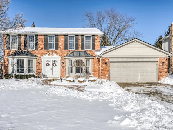 42134 Waterfall Rd, Northville, MI 48168