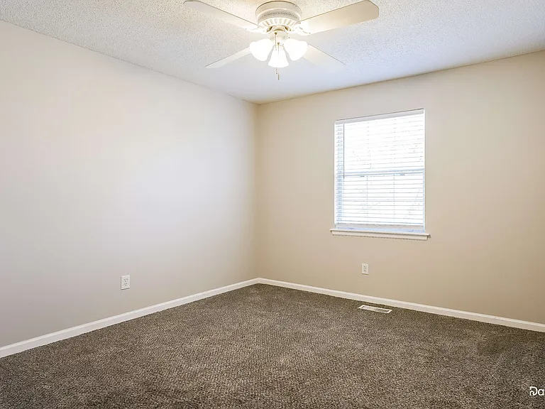 502 Woodson Ln — Photo 13