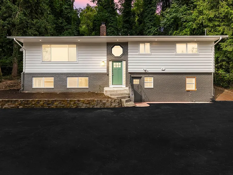 3926 SE Aldercrest Rd — Photo 2
