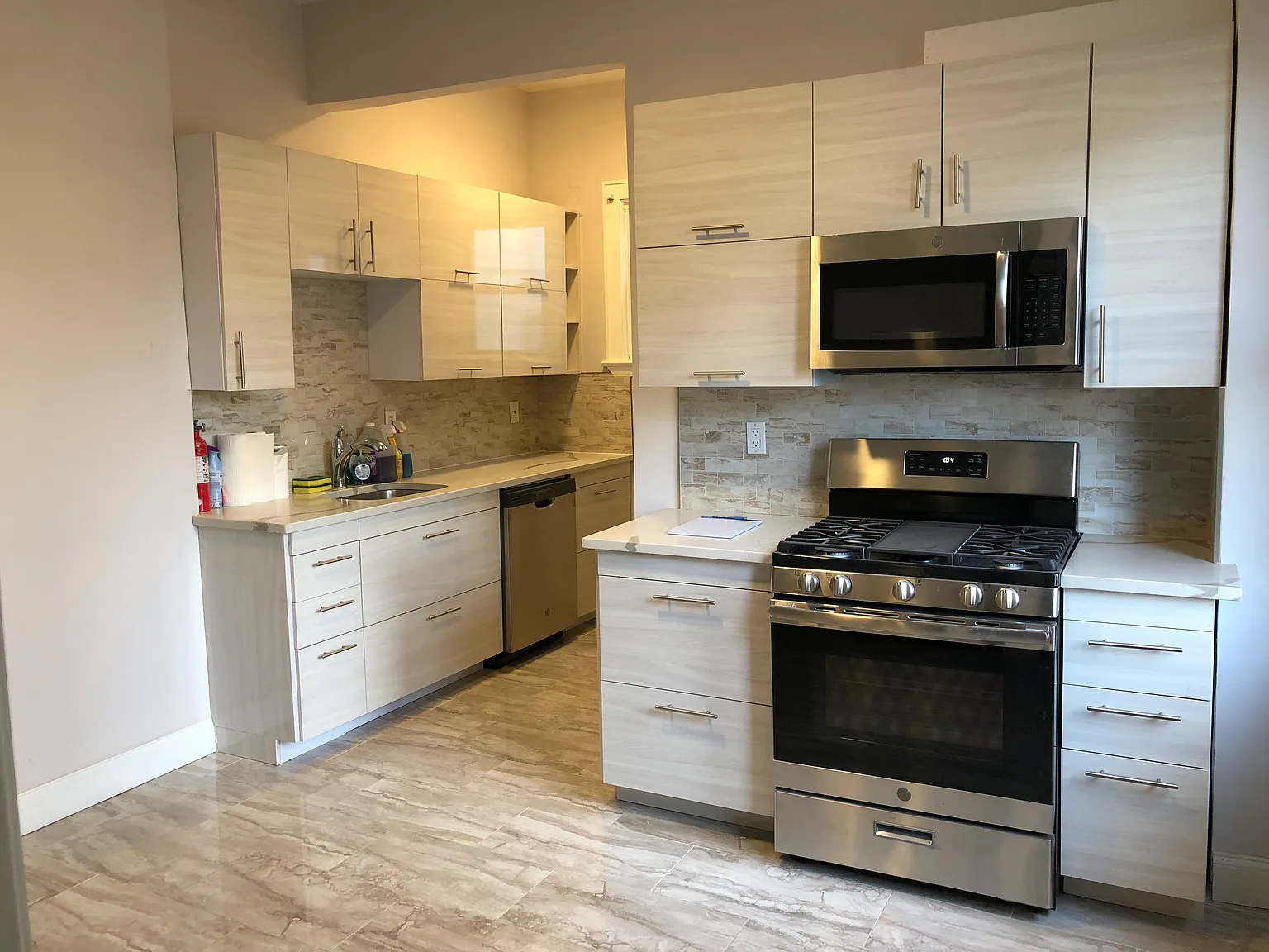 1 bed, $2,100 — Photo 2