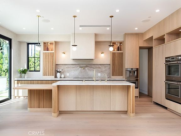 5th image of 16749 Addison St