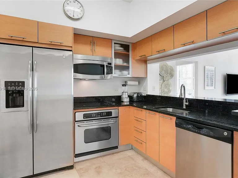 31 SE 5th St #3812 — Photo 9