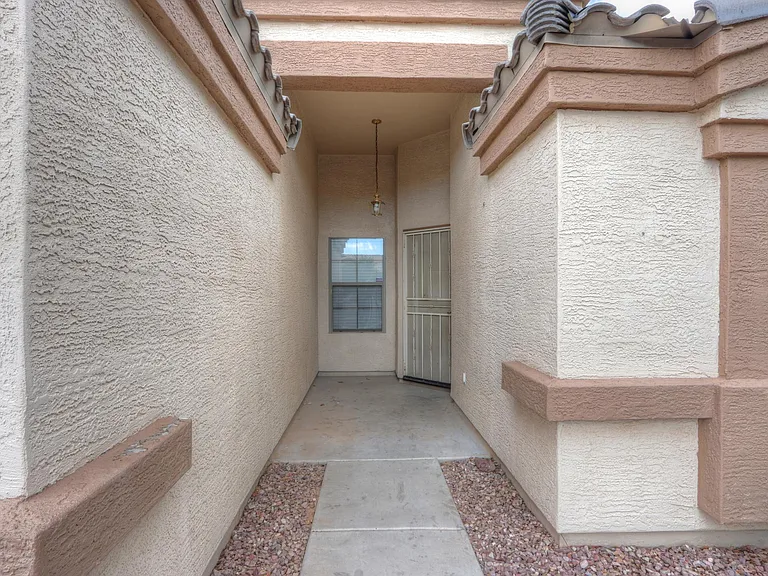 1734 E San Xavier Dr — Photo 4